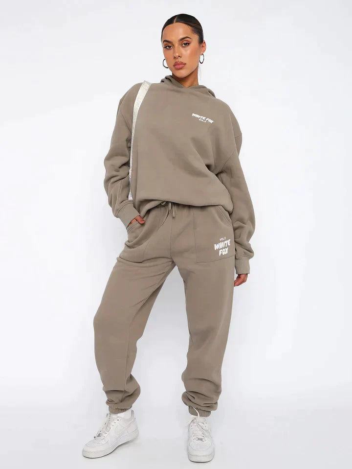 Ernesti -Puzen sweater set for women with a modern backendailna-3