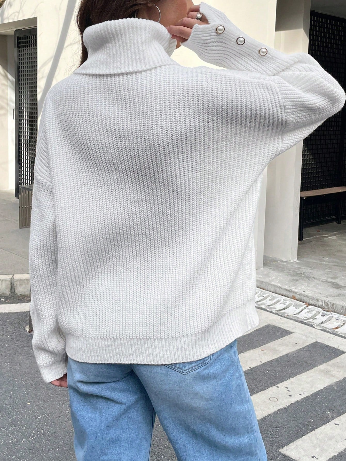 Sweater with turtleneck made of soft rope for cold days-4