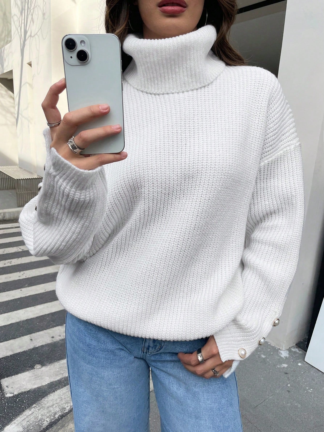 Sweater with turtleneck made of soft rope for cold days-3