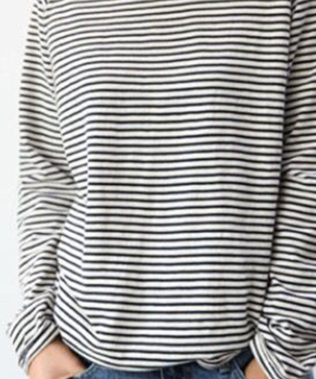 White-black sweater: timeless basic for cold days-1