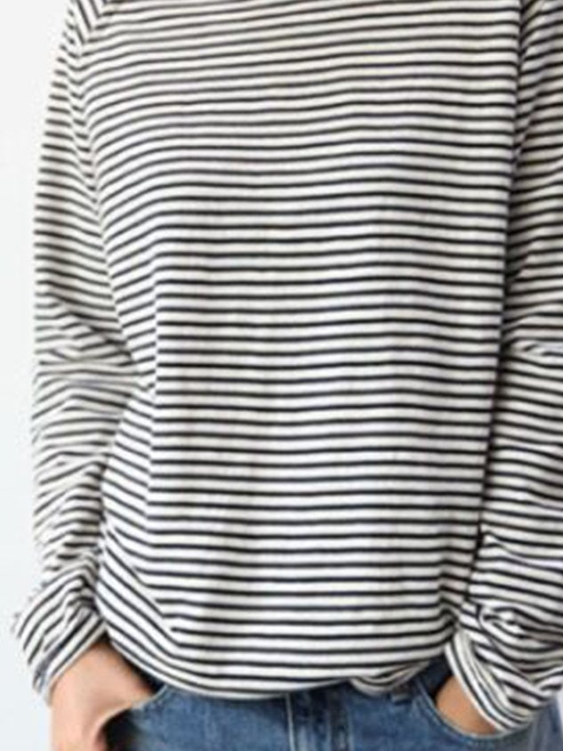 White-black sweater: timeless basic for cold days-1