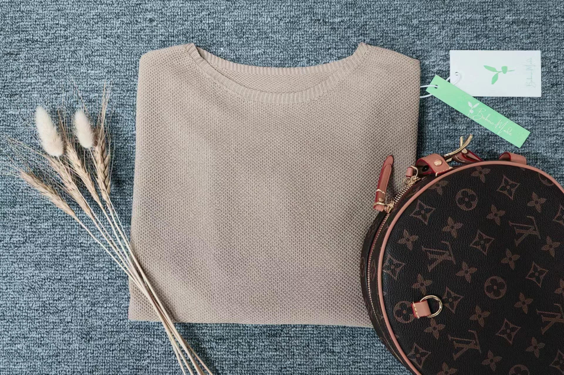Sweater in noble gold with a round neckline for women-3