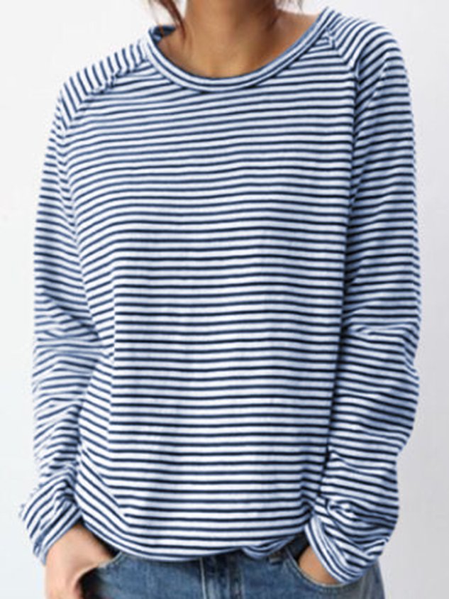 White-black sweater: timeless basic for cold days-3