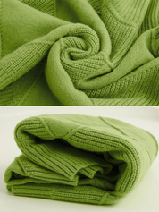 Knitting sweaters with high collar and modern color contrast-6