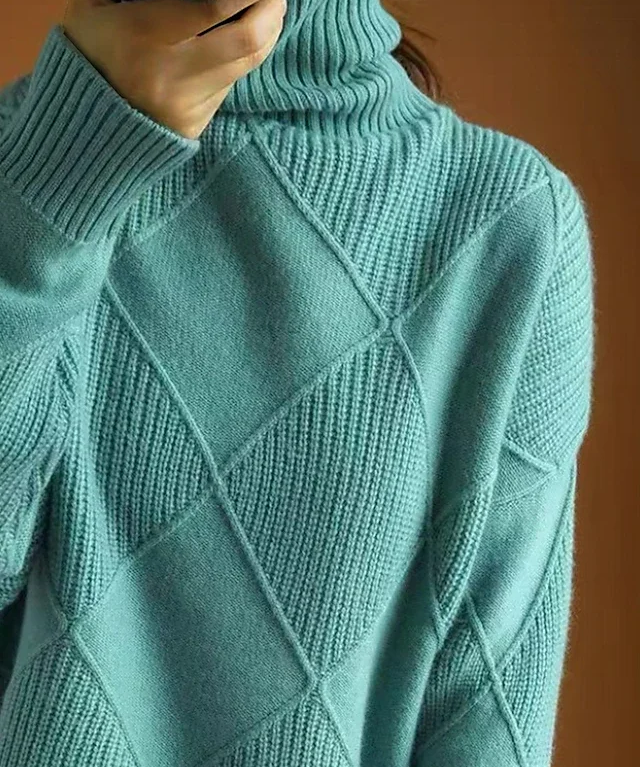 Knitting sweaters with high collar and modern color contrast-4