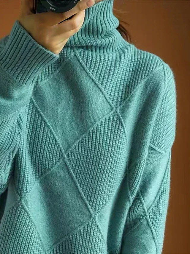 Knitting sweaters with high collar and modern color contrast-4