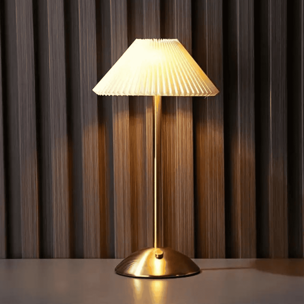 GlowCrest | Sophisticated Modern Lamp for Stylish Interiors