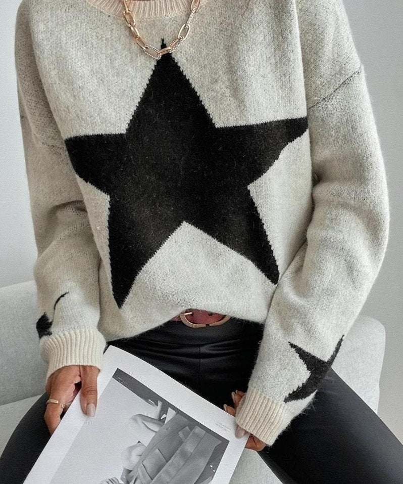 Long -sleeved women's sweater with star print for cool days-2