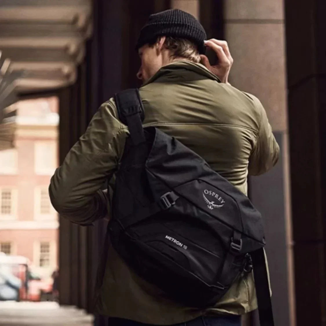 Dylan | Urban Shoulder Bag Travel Bag with Hi-Vis Rain Cover