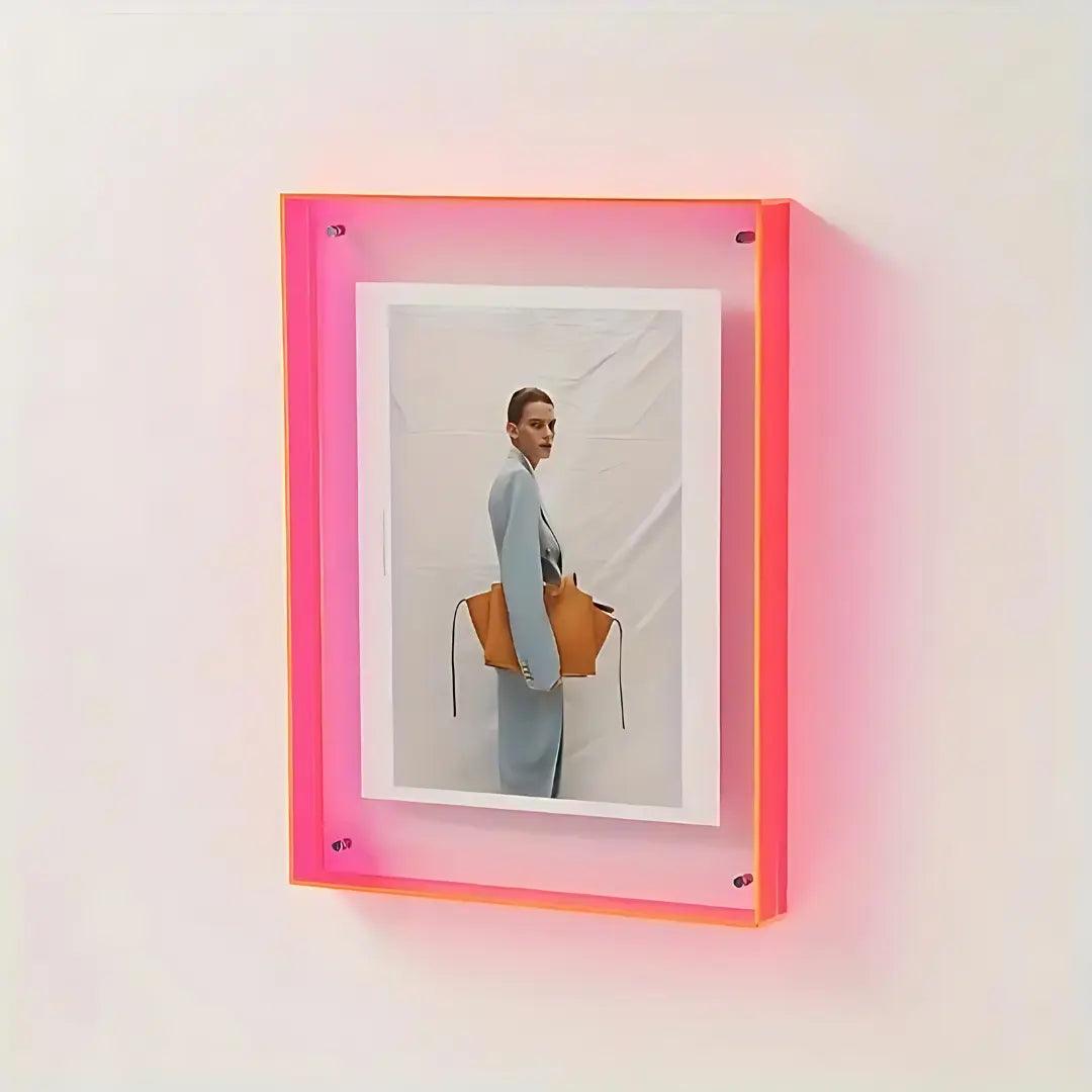 Snapbush | Modern Floating Photo Frame