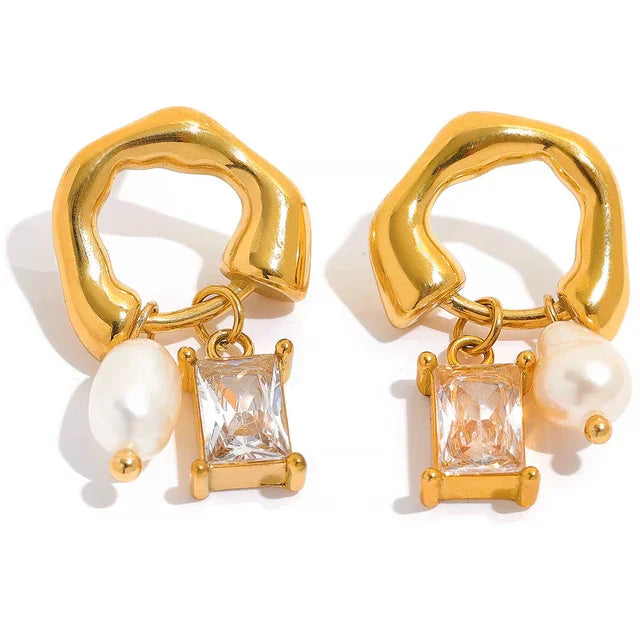 MERRI | Elegant Emerald and Pearl Earrings