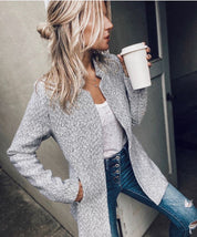 https://cdn.shopify.com/s/files/1/0822/2661/0521/files/coatly-lassige-tweedjacke-mit-kerbkragen-fur-die-ubergangszeit-180040.jpg?v=1746207143