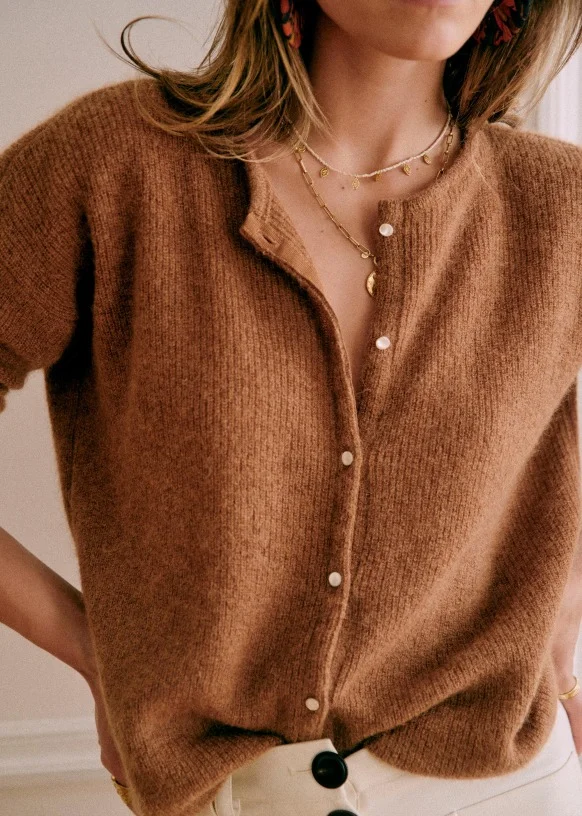 Part jacket with a two -tone design perfect for cold winter days-6