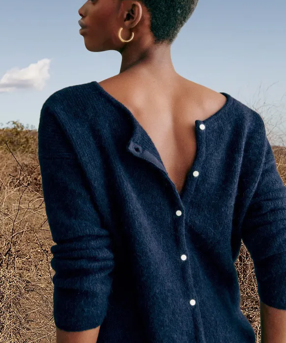 Part jacket with a two -tone design perfect for cold winter days-5