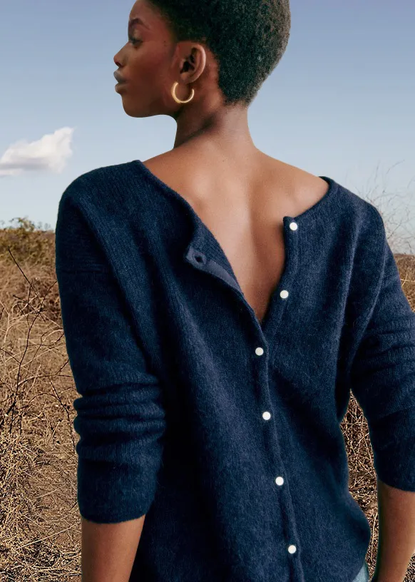 Part jacket with a two -tone design perfect for cold winter days-5