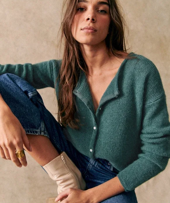 Part jacket with a two -tone design perfect for cold winter days-4