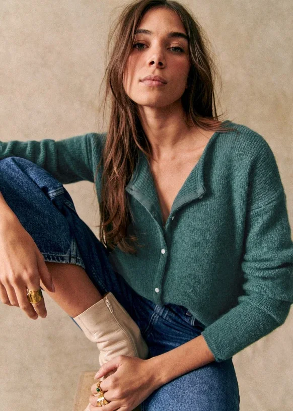Part jacket with a two -tone design perfect for cold winter days-4