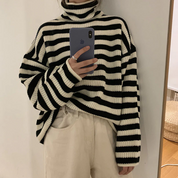 Sweater with a high collar and two -tone design for women-3