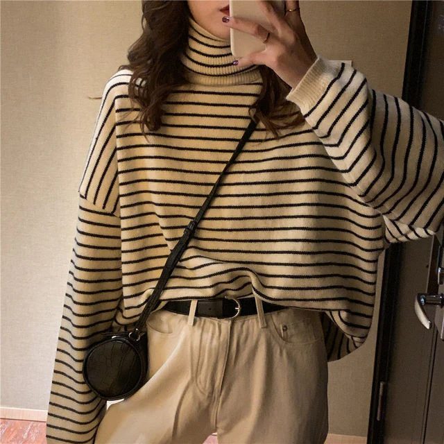Sweater with a high collar and two -tone design for women-4