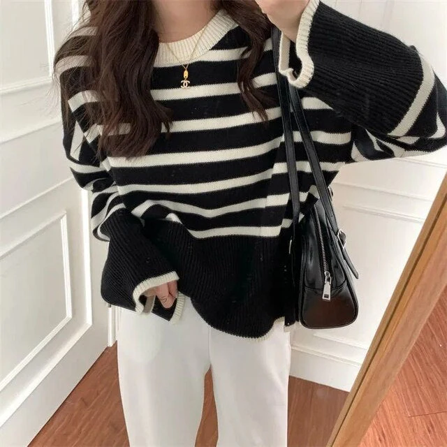 Sweater with a high collar and two -tone design for women-6