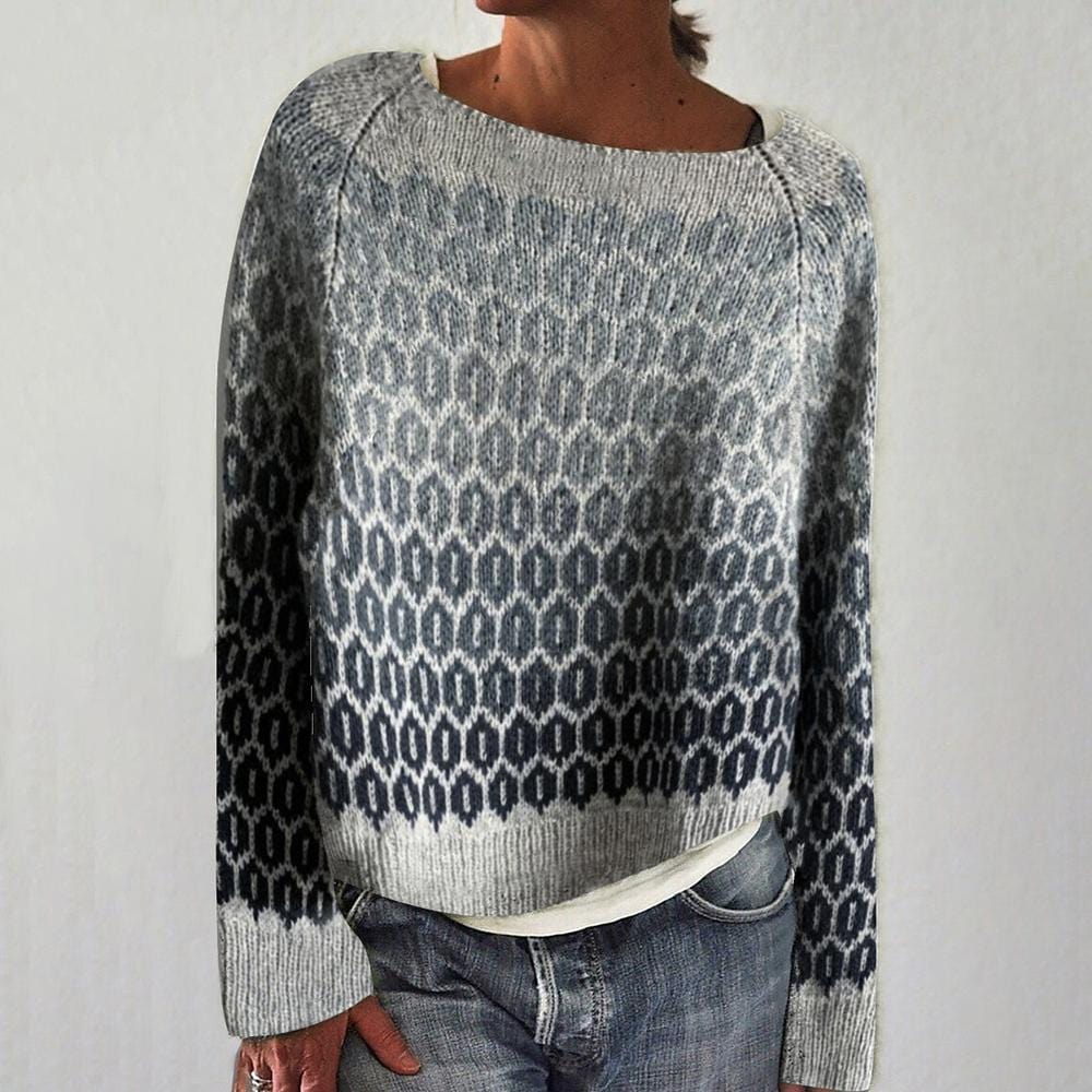 https://cdn.shopify.com/s/files/1/0826/7982/4718/files/elle-vire-grauer-pullover-mit-details-newberlin-mode-54318778319174.jpg?v=1715839580