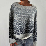https://cdn.shopify.com/s/files/1/0826/7982/4718/files/elle-vire-grauer-pullover-mit-details-newberlin-mode-54318778319174.jpg?v=1715839580