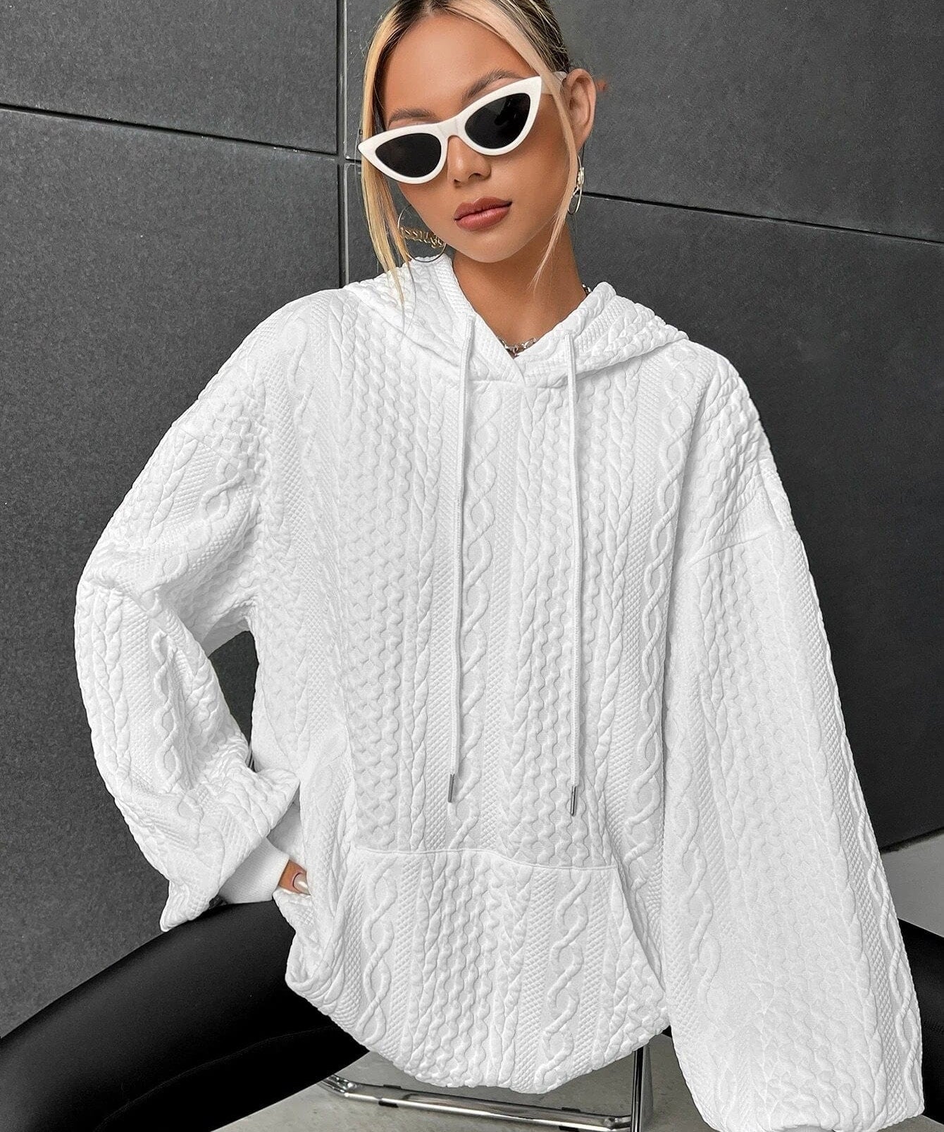elle-vire-stylischer-bequemer-hoodie-newberlin-mode-40045771751737.jpg?v=1715846341