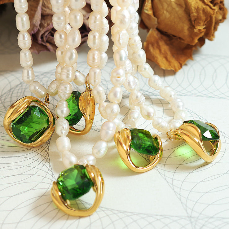 LAYLA | Green Pendant Pearl Necklace