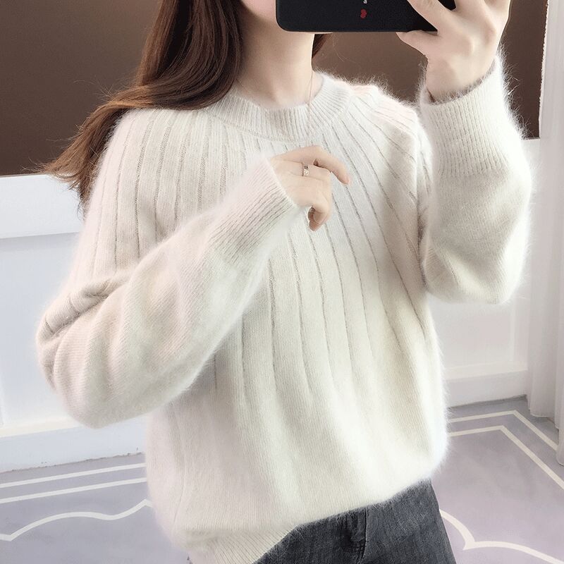 https://cdn.shopify.com/s/files/1/0826/7982/4718/files/fluffina-flauschig-weicher-pullover-573950.jpg?v=1715673119