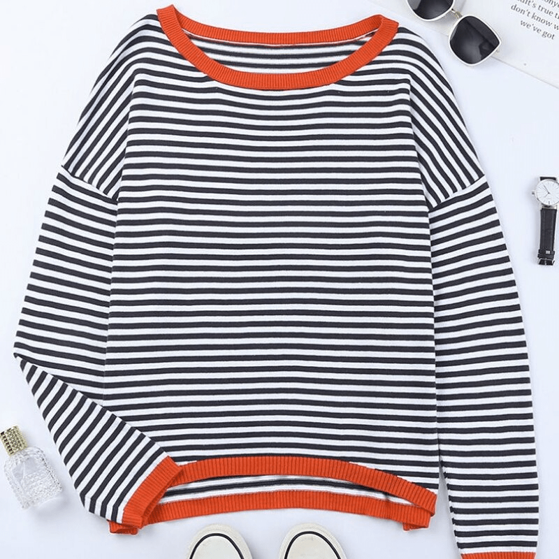 ines-lavigne-blau-gestreifter-pullover-mit-orangefarbenem-rand-newberlin-mode-40011953504569_cf53eee2-ed08-4445-9679-0f4073e02814.png?v=1724048658