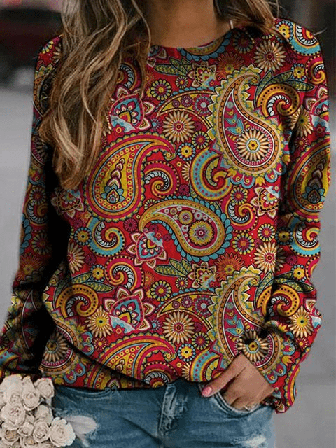 https://cdn.shopify.com/s/files/1/0826/7982/4718/files/lucia-comer-eleganter-bedruckter-runder-pullover-newberlin-mode-54306850636102.png?v=1715933759