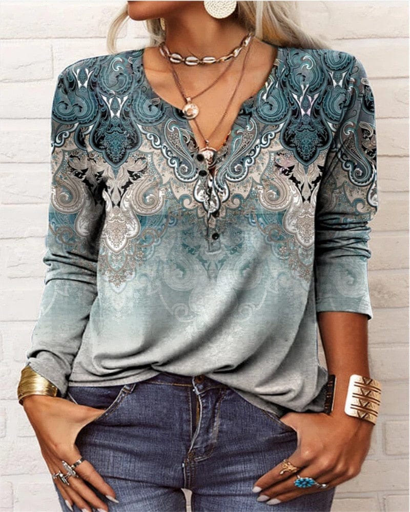 https://cdn.shopify.com/s/files/1/0826/7982/4718/files/lucia-comer-eleganter-pullover-mit-aztekenmuster-newberlin-mode-54306825634118.jpg?v=1715944739
