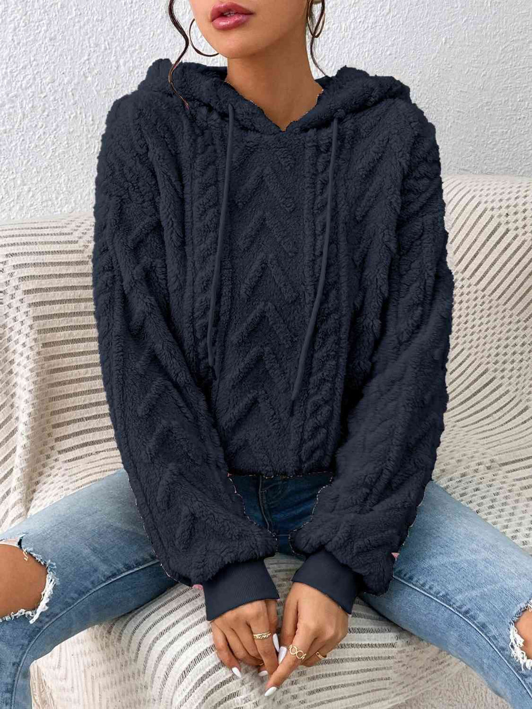 Sweaters with a cord and long arm in a two -tone design for women-4