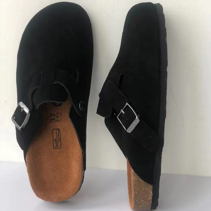 zwarte-suede-gesp-sandalen-met-zwarte-zool.jpg